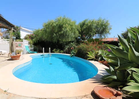 695 000 € Almancil, Loule Villa individuelle de 3 chambres avec piscine et annexe