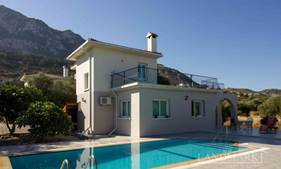 3 bedroom resale villa + 8m x 4m overflow pool + air conditioning + central heating + large roof terrace 