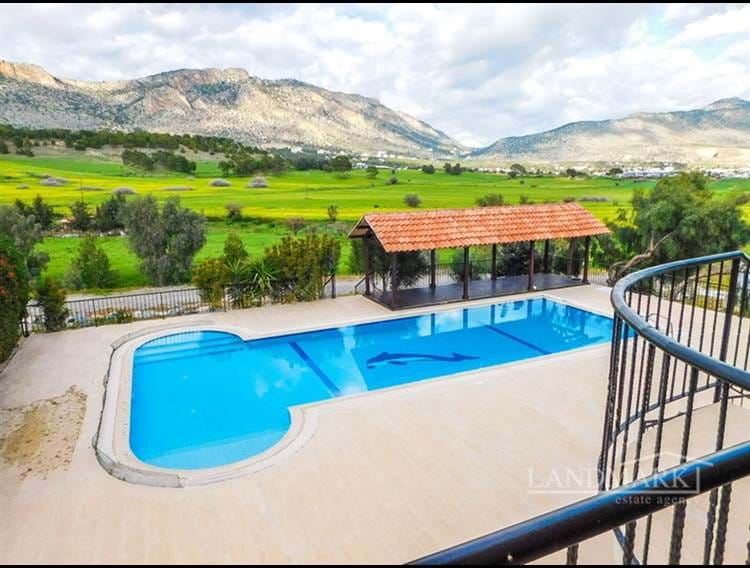 5/6 bedroom LUXURY villa + 2 bedroom bungalow + huge swimming pool  Large plot size Title deed in the owner’s name Vat paid pre 74 Turkish Title deed