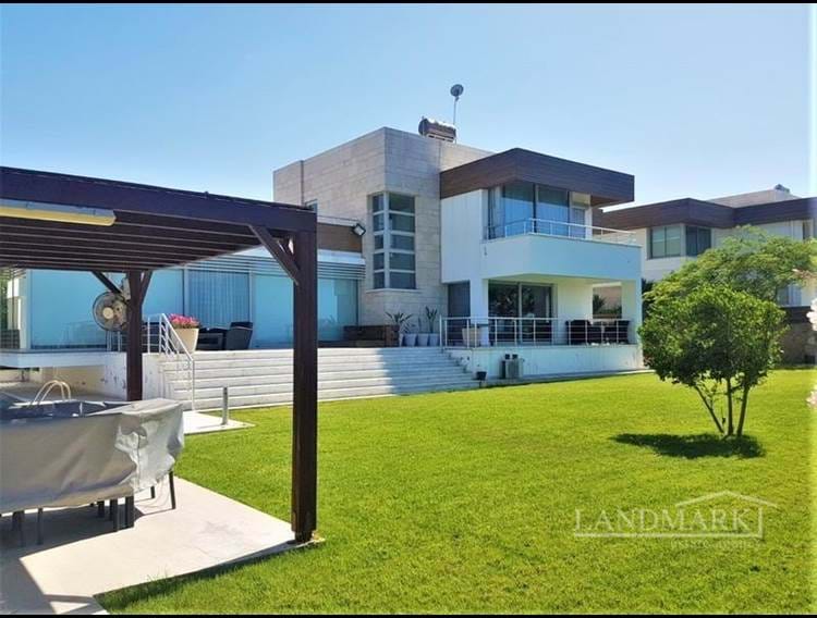 4 bedroom LUXURY - SEA FRONT villa + contemporary design + 10m x 5m swimming pool + furnished + central heating system  + air conditioners