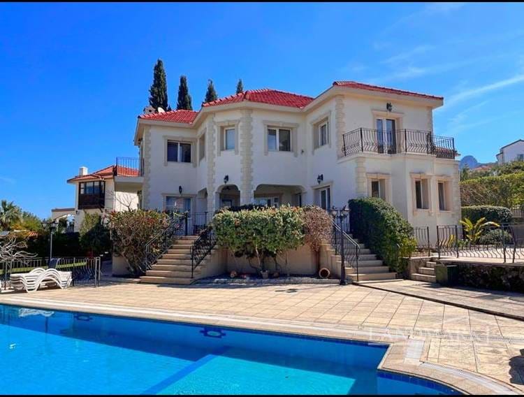 4 bed resale villa + 10m x 8m pool +  fully furnished + central heating  + Title deed in the owner’s name VAT paid