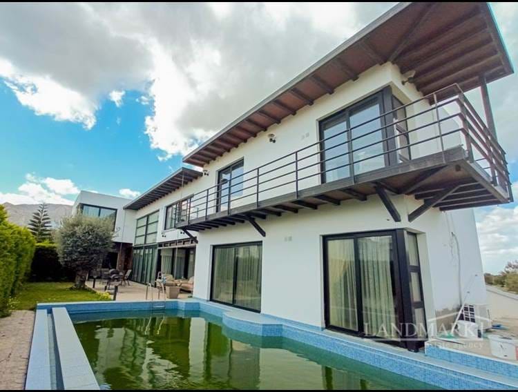 4 sovrum villa + anpassad design + pool + turkisk lagfart + lagfart i ägarens namn Moms betald
