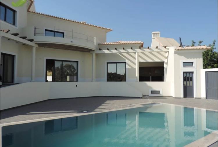 Modern beautiful detached villa on 2 floors, at the end of construction . Sold as seen.
