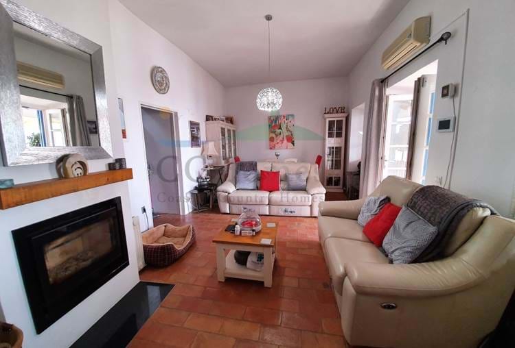 QUINTA ENCANTADORA is an amazing business and location consisting of 5 properties , three 1 BED houses, a 1X2 BED house and a 1X3 BED house.
