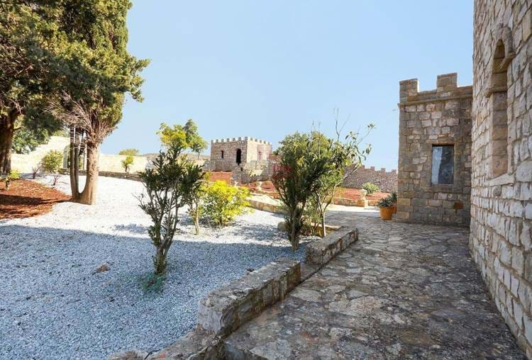 The 1,860 m2 of this stately residence situated on top of a hill and 46,800 m2 of land with panoramic views of the sea, 