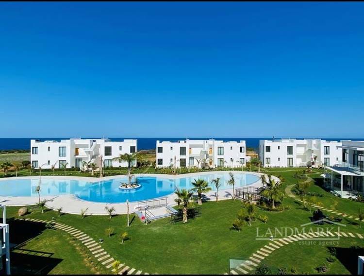 Роскошная квартира с 2 спальнями и садом на берегу моря + общие бассейны + в идеальном курортном комплексе со многими удобствами