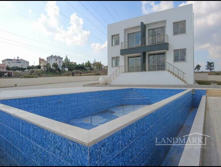 2-bedroom garden apartment & penthouses + communal swimming pool + Turkish title deeds