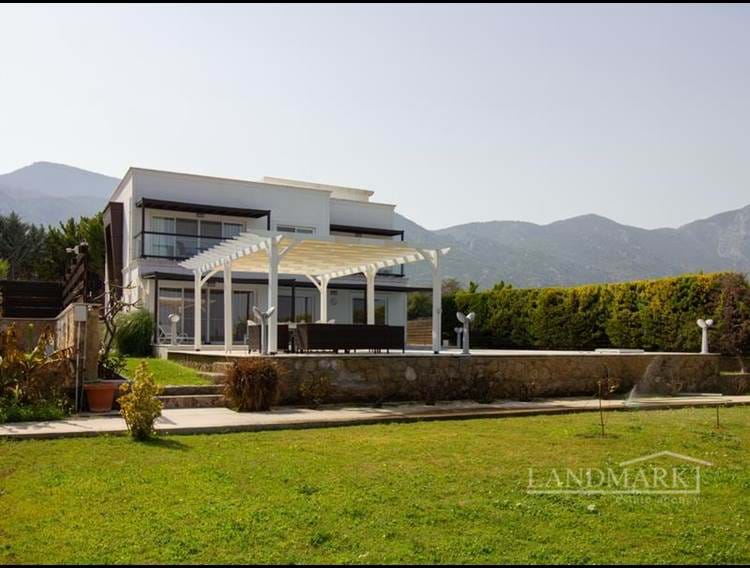 Lyxig villa med 4 sovrum + privat pool + panoramautsikt över havet och bergen + (separat fristående annex)
