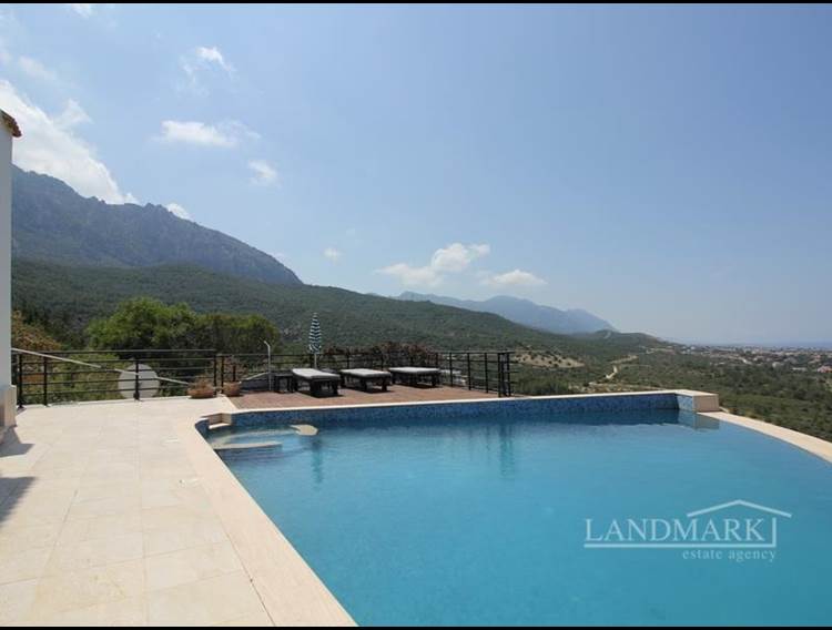 Luxusvilla mit 4 Schlafzimmern und atemberaubendem Panoramablick + großes Grundstück + voll möbliert + Infinity-Pool