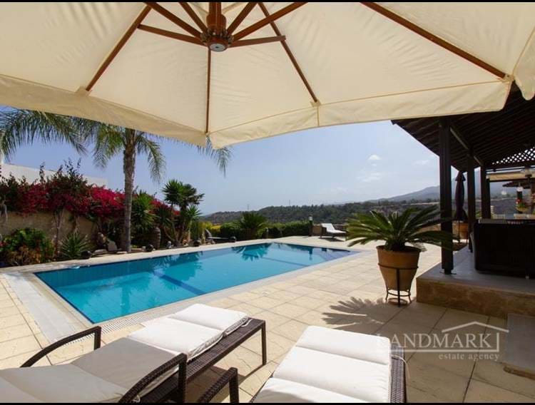 3-Schlafzimmer-Villa + privater Pool + Bar-Bereich + wunderbare Aussicht + Grundbucheintrag im Namen des Eigentümers + MwSt. bezahlt
