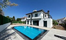 Brandneue Villa mit 4 Schlafzimmern + 5 m2 x 10 m2 Swimmingpool + Aussicht  