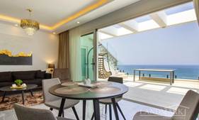 2 sovrum LYXIG takvåning vid havet + privat takterrass + fullt möblerad + golvvärme + gemensam pool + oavbruten havsutsikt