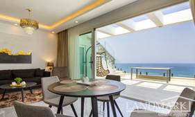 2-Zimmer-LUXUS-Penthouse-Wohnung am Meer + private Dachterrasse + voll möbliert + Fußbodenheizung + Gemeinschaftspool + ununterbrochener Meerblick