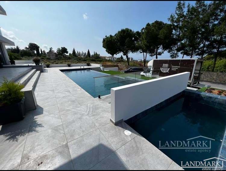 3 bedroom top LUXURY villa +  Infinity swimming pool + air conditioning + 50m2 gym