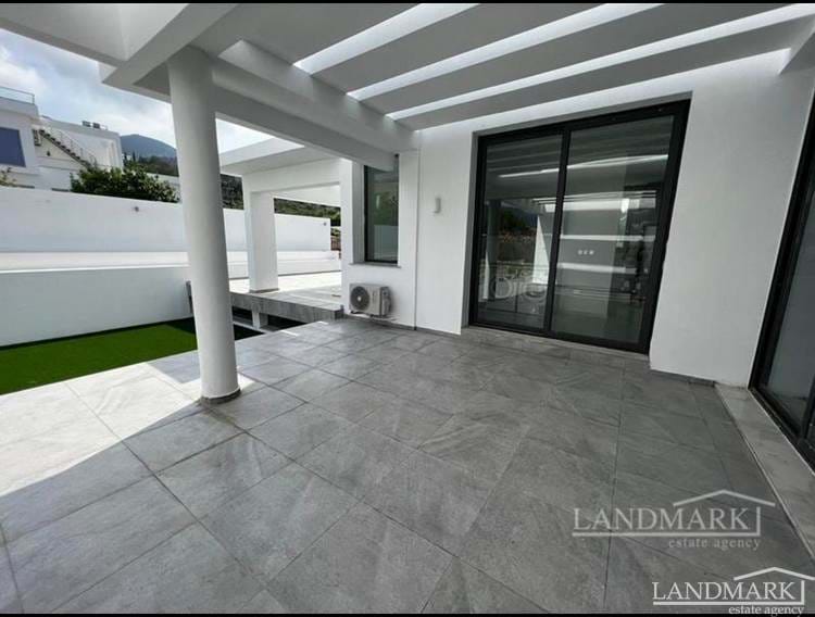 LUXUS-Villa mit 3 Schlafzimmern + Infinity-Pool + Klimaanlage + 50 m2 Fitnessraum
