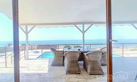 3 yatak odalı satılık villa + özel yüzme havuzu + doğrudan deniz manzarası + plaja 90 m