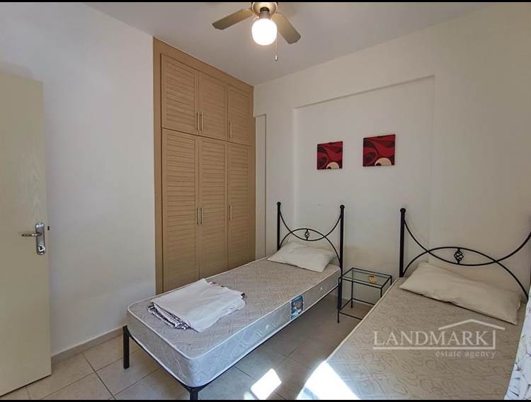 2 sovrum på bottenvåningen återförsäljningslägenhet + fullt möblerad + vitvaror + gemensamma pooler + fullt utrustad plats
