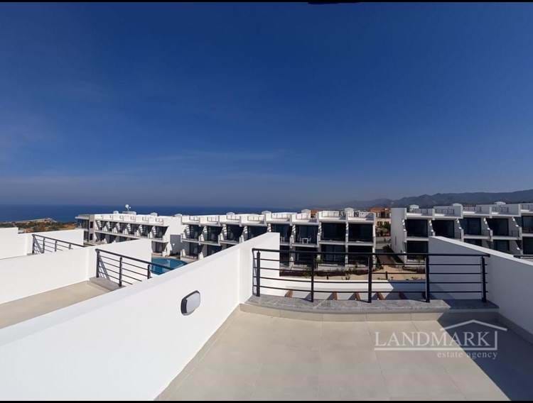 Helt ny takvåning studio + gemensam pool + poolbar + gångavstånd till stranden