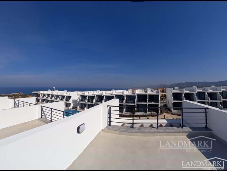 Helt ny takvåning studio + gemensam pool + poolbar + gångavstånd till stranden