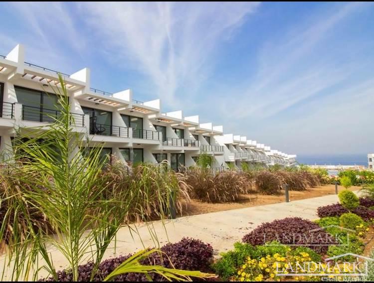 Modern återförsäljning studio takvåning + havsutsikt + gemensam pool + gångavstånd till stranden