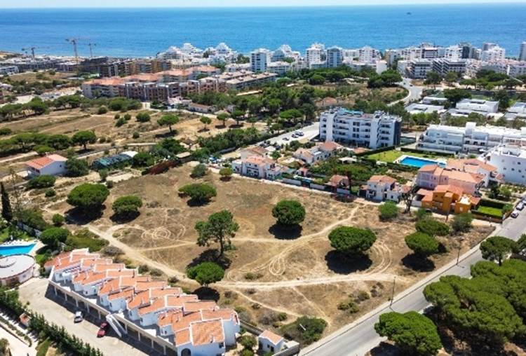 Exclusive building plot located in Quarteira, Algarve for housing. With a large total area of 2676m2, it is a unique investment opportunity.