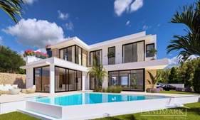 4 sovrum helt ny modern design villa + privat pool + stor tomtstorlek Lagfart i ägarens namn Moms ska betalas