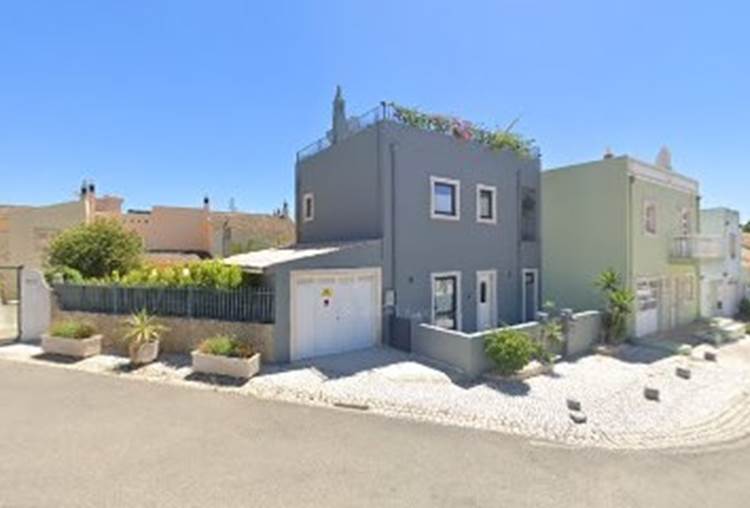 An amazing semi detached townhouse in a delightful small condominium very run with large gardens with adults and childrens pool.