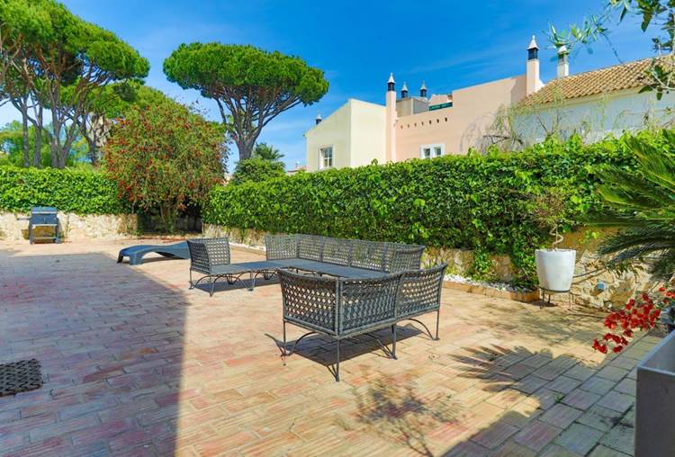 An amazing semi detached townhouse in a delightful small condominium very run with large gardens with adults and childrens pool.