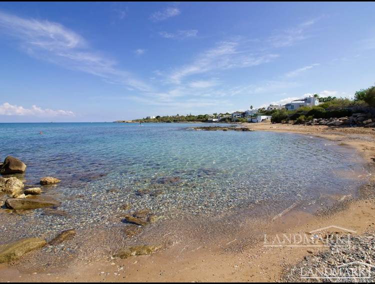 1 bedroom seaside apartment + prime location + walking distance to the sea