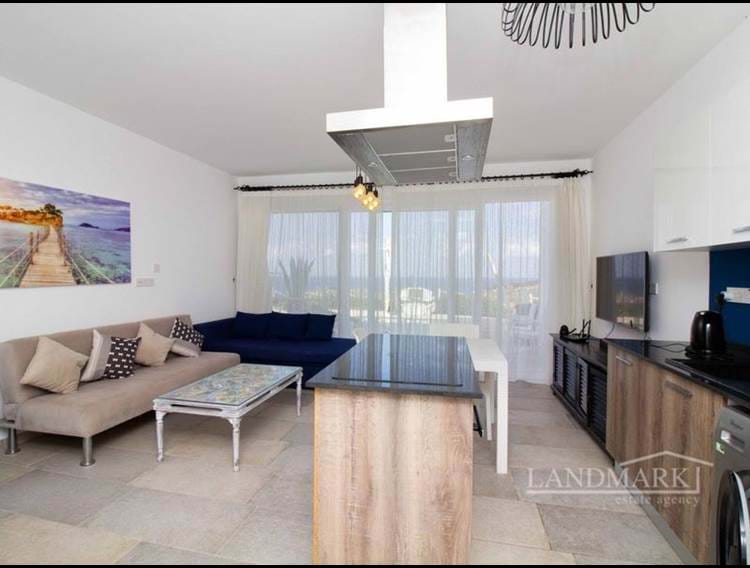 Exquisite 1 bedroom ground floor apartment with sea views + furnished + restaurant + gym