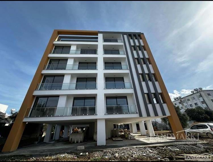 2 sovrum helt ny lägenhet + hiss rymliga parkeringsplatser + centralt läge + balkong