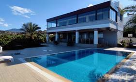 Luxusvilla mit 5 Schlafzimmern am Meer + privater Swimmingpool mit Grillplatz + VRF-Klimaanlage + Photovoltaikanlage