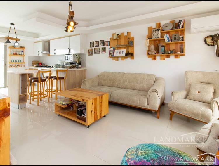3 Bedroom Resale Triplex Townhouse + Shared Swimming Pool + Furnished 