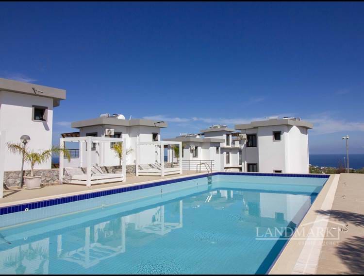 1 yatak odalı ikinci el villa + ortak yüzme havuzu + merkezi ısıtma altyapısı + deniz ve dağ manzarası 
