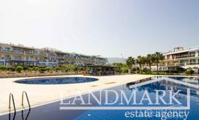 Lovely 3 Bedroom ground floor apartment + landscaped gardens + seaside paths + pools + gym + walking distance to the beach